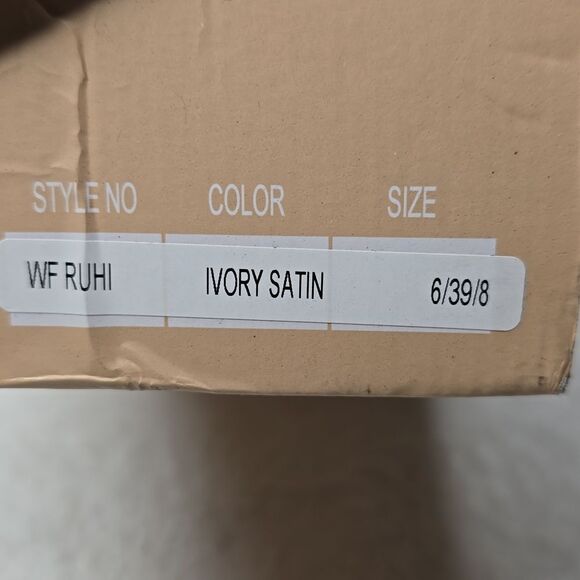 NIB Be Mine Rhinestone Buckle Satin Block Heel Sandals Sz 8 - Picture 10 of 10